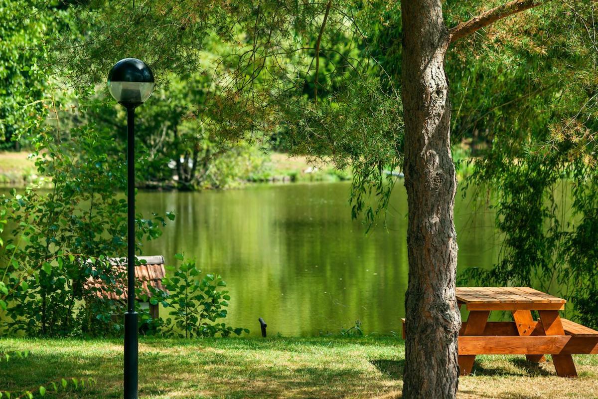 Отель Les Etangs Du Moulin D'Harcy Lonny Экстерьер фото